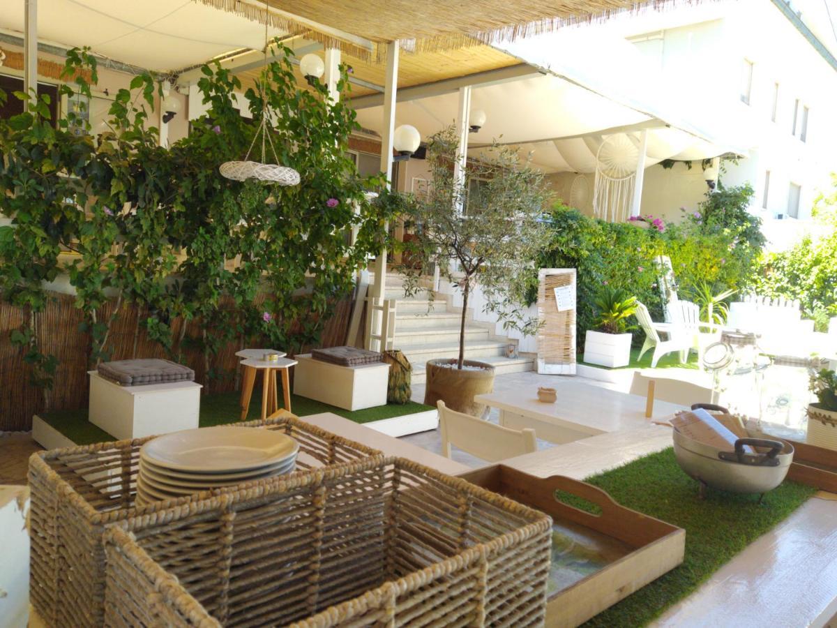Hotel Petit Silvi Marina Buitenkant foto