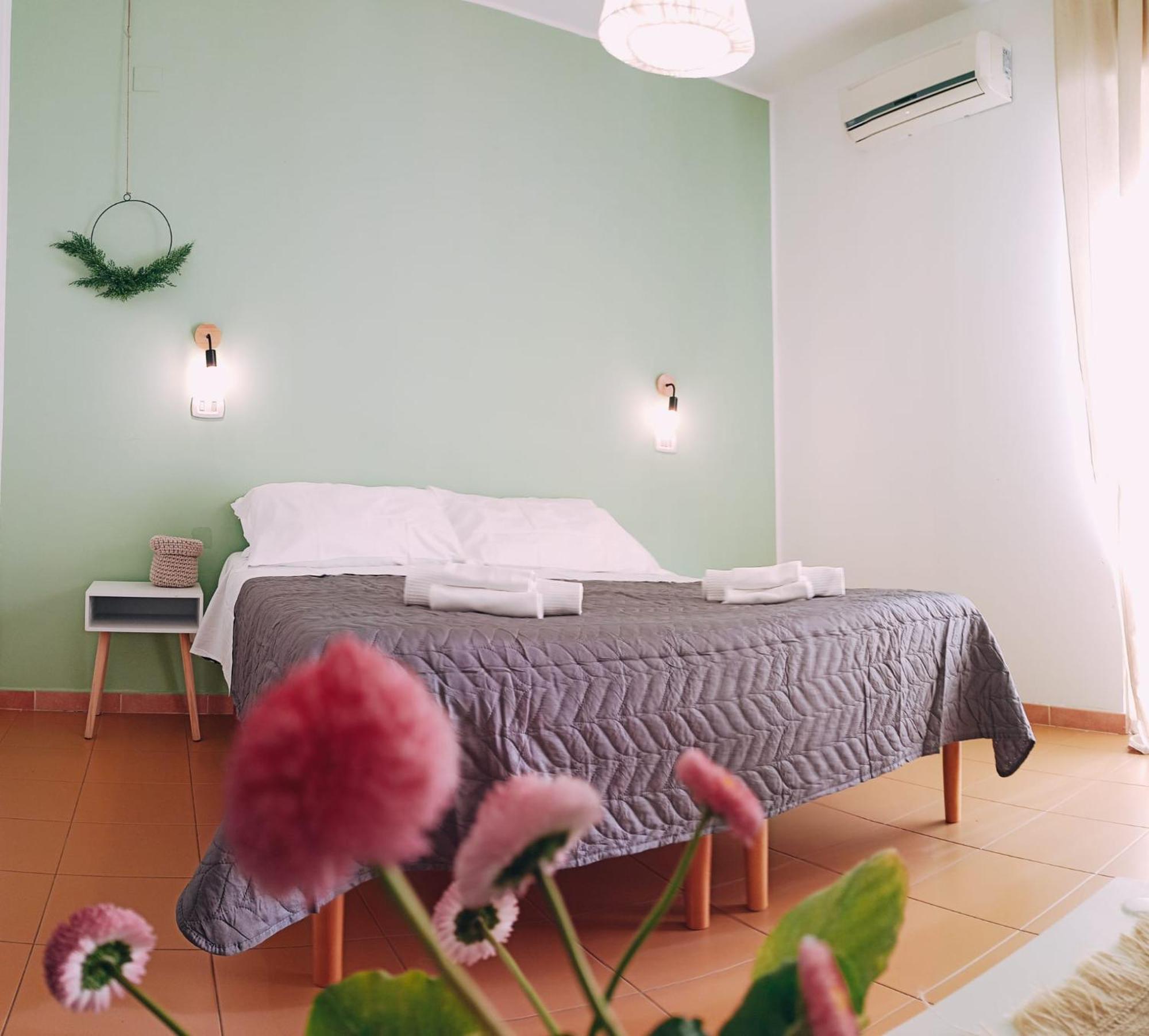 Hotel Petit Silvi Marina Buitenkant foto