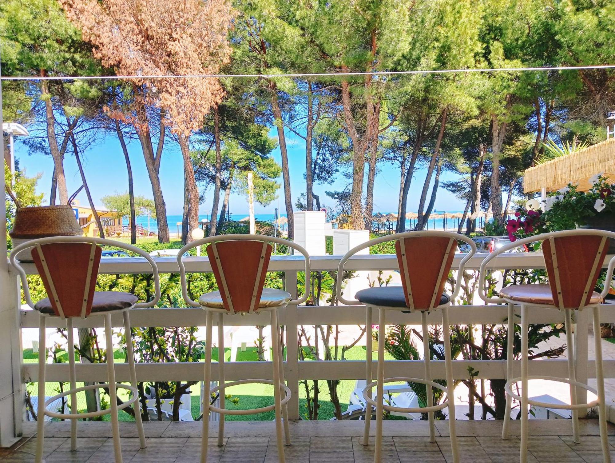 Hotel Petit Silvi Marina Buitenkant foto