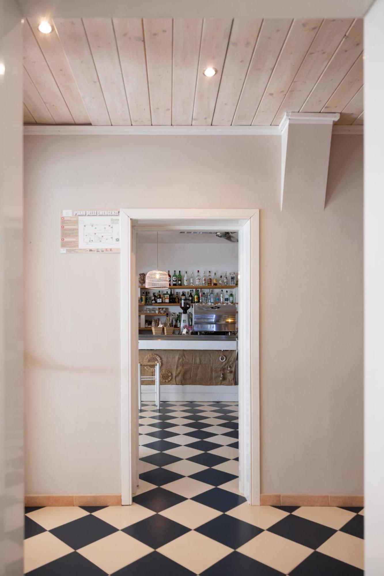 Hotel Petit Silvi Marina Buitenkant foto