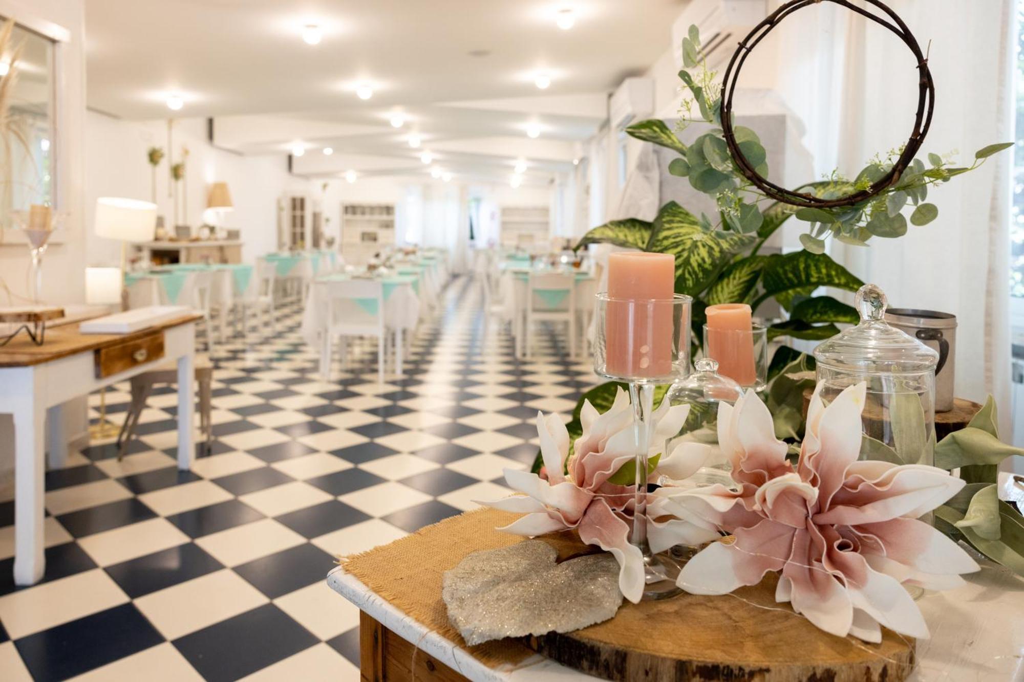 Hotel Petit Silvi Marina Buitenkant foto