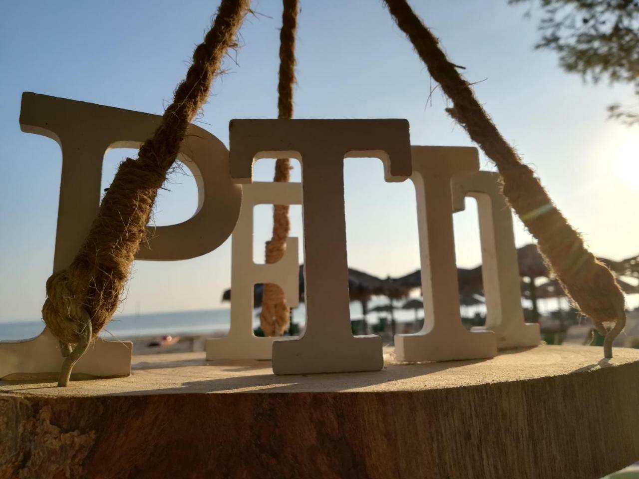 Hotel Petit Silvi Marina Buitenkant foto
