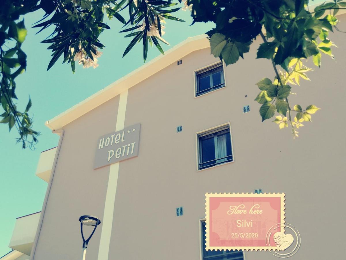 Hotel Petit Silvi Marina Buitenkant foto